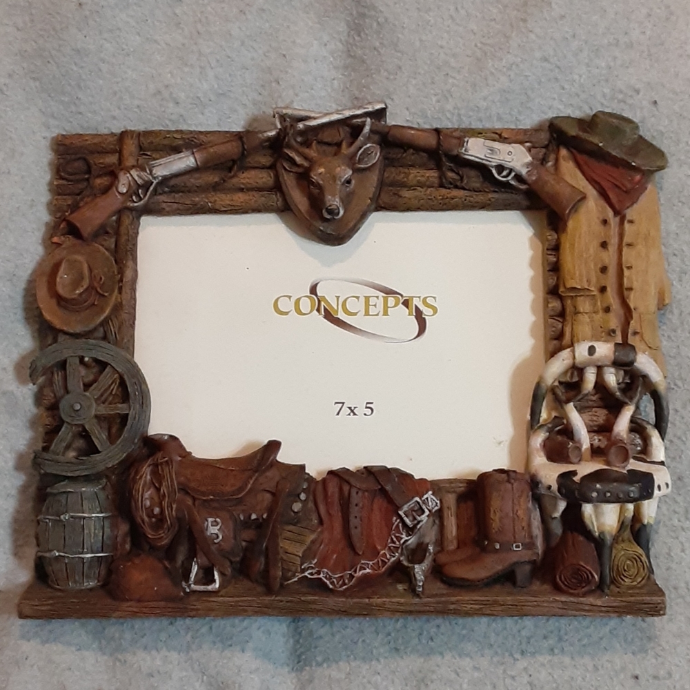 Concepts 7" x 5" western themed picture frame